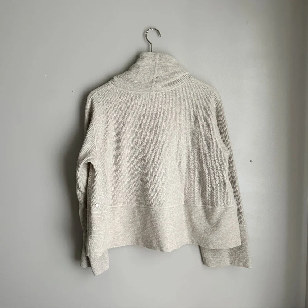 Lululemon Retreat Yourself Pullover
Heathered Light Ivory - Picture 3 of 8